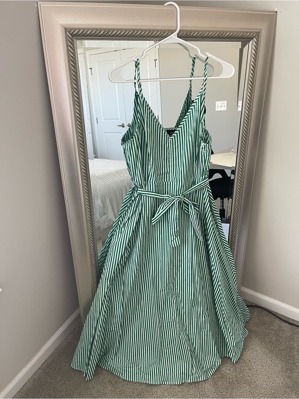 VICI Dress - Picture 2 of 8